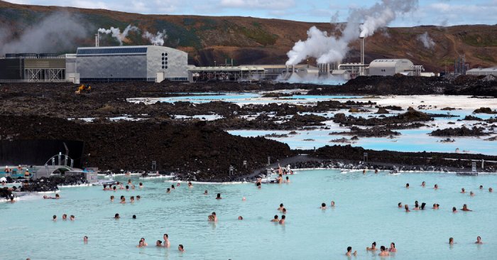 Earthquakes volcano eruption iceland blue lagoon closed