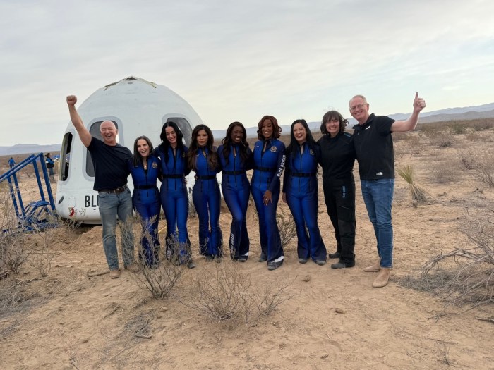 Katy perry gayle king among the first all female blue origin crew space