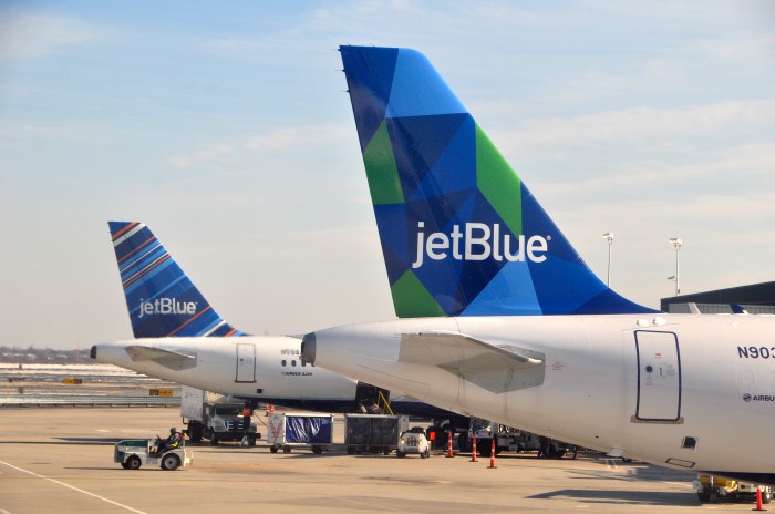 Jetblue lounge in boston new york airports