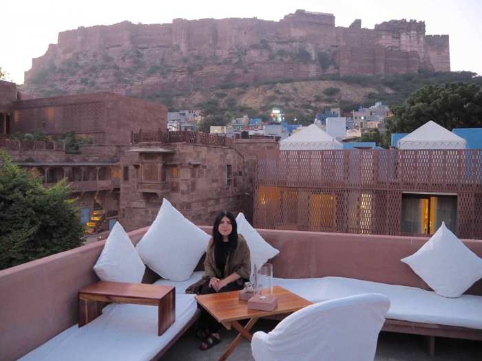 Trip ideas solo travel tips for eating at restuarants while traveling