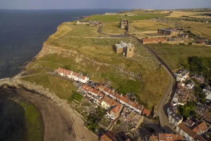 Whitby Harbour, North Yorkshire Seaside Town, River Esk Editorial ...