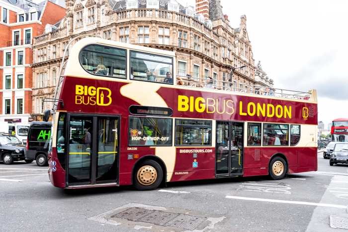 Bus for the homeless to start touring athens