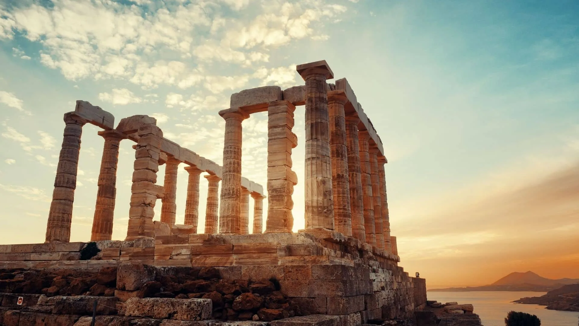 Traveling Across Greece For a Memorable Experience